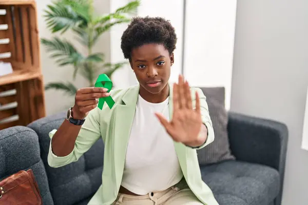 African American Woman Holding Support Green Ribbon Open Hand Doing — Stock Photo, Image