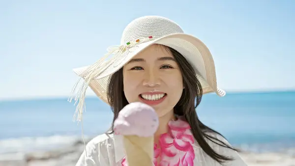 Young Chinese Woman Tourist Smiling Confident Eating Ice Cream Seaside — Stock Photo, Image