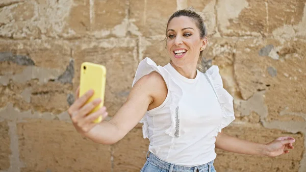 Young Blonde Woman Smiling Confident Making Selfie Smartphone Street — Foto de Stock