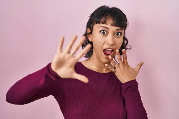 Young Beautiful Woman Standing Pink Background Afraid Terrified Fear Expression — Stock Photo, Image