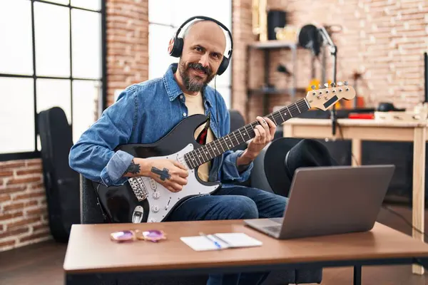 Young Bald Man Musician Having Online Electrical Guitar Lesson Music —  Fotos de Stock