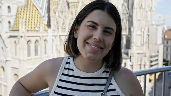 Young Beautiful Hispanic Woman Smiling Confident Standing Stephen Cathedral — Stock Photo, Image