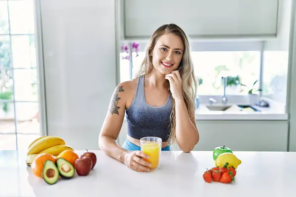 Young Woman Smiling Confident Holding Orange Juice Kitchen — Stock Photo, Image