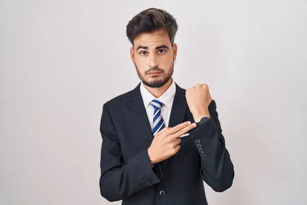 Young Hispanic Man Tattoos Wearing Business Suit Tie Hurry Pointing — Stock Photo, Image
