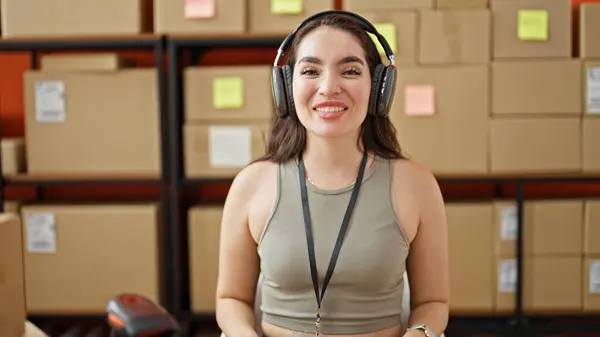 Young Beautiful Hispanic Woman Ecommerce Business Worker Having Video Call — Stock Photo, Image