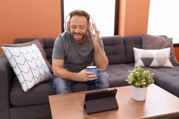 Middle Age Man Watching Video Touchpad Drinking Coffee Home — Stock Photo, Image