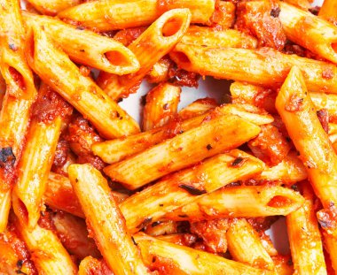  Domates soslu lezzetli İtalyan makarnası.