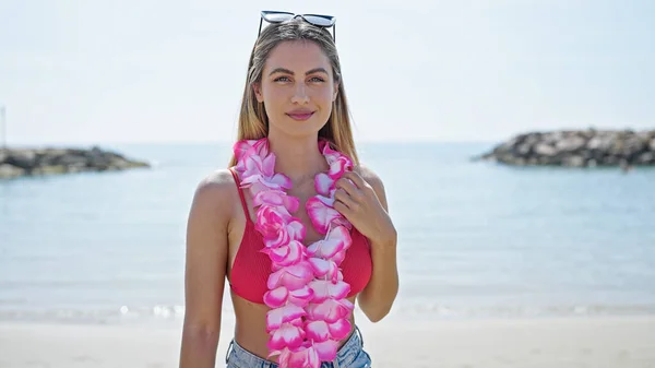Young Blonde Woman Tourist Wearing Bikini Hawaiian Lei Beach — Stock Photo, Image