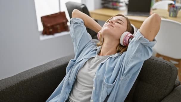 Attractive Confident Young Blonde Woman Enjoying Work Peacefully Listening Music — Stock Video