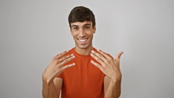Yakışıklı Spanyol Genç Bir Adam Bir Jest Ile Davet Ediyor — Stok video