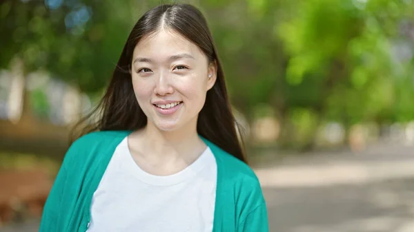 Young Chinese Woman Smiling Confident Standing Park — Fotografia de Stock