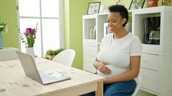 Young Pregnant Woman Having Video Call Sitting Table Dinning Room — Stock Photo, Image