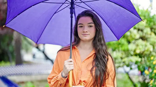 Young Beautiful Hispanic Woman Holding Umbrella Relaxed Expression Park — Stock Photo, Image