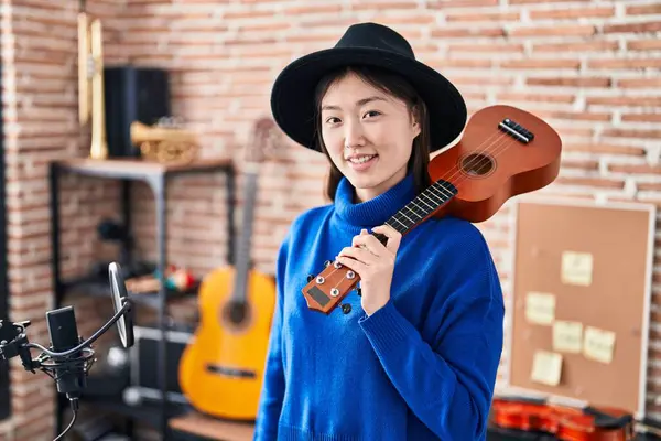 Chinese Woman Musician Smiling Confident Holding Ukulele Music Studio — Fotografia de Stock