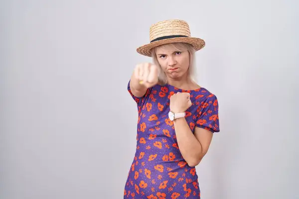 Young Caucasian Woman Wearing Flowers Dress Summer Hat Punching Fist — Stock Photo, Image