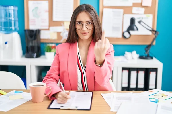 Young Hispanic Woman Working Office Wearing Glasses Showing Middle Finger — Stockfoto