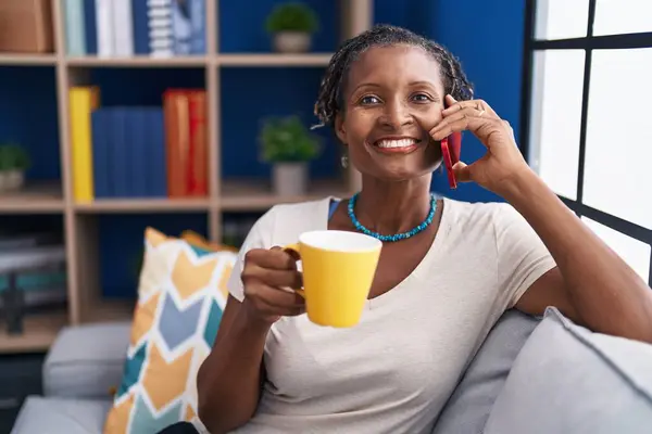 Middle Age African American Woman Talking Smartphone Drinking Coffee Home — Stock Photo, Image