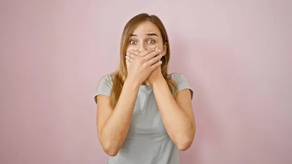 Wow Cheerful Young Blonde Woman Amazed Covering Mouth Hands Standing — Stock Photo, Image