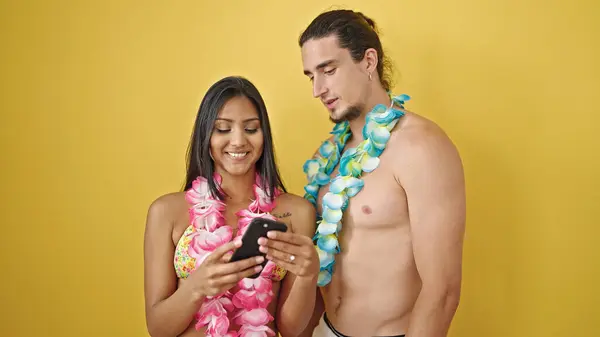 Man Woman Tourist Couple Wearing Hawaiian Lei Using Smartphone Isolated — Stock Photo, Image