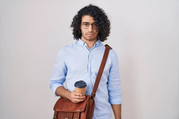 Hispanic Man Med Lockigt Hår Dricker Kopp Bort Kaffe Deprimerad — Stockfoto