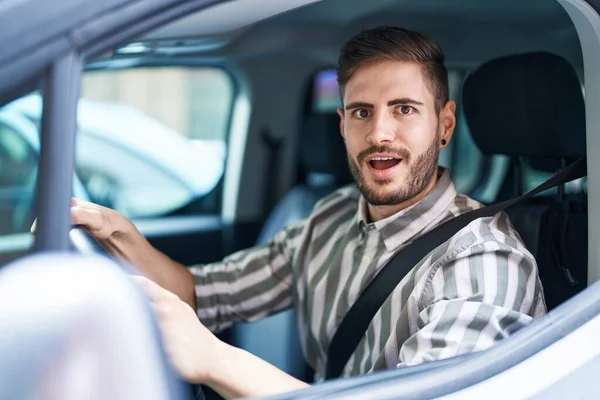 Hispanic Man Beard Driving Car Scared Amazed Open Mouth Surprise — Stock Photo, Image