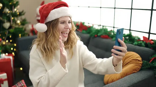 Young Blonde Woman Having Video Call Sitting Sofa Christmas Tree — Photo