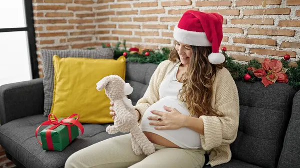 Jovem Grávida Celebrando Natal Olhando Ultra Som Bebê Casa — Fotografia de Stock