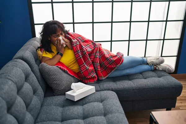 Young Beautiful Latin Woman Illness Using Napkin Lying Sofa Home — Stock Photo, Image