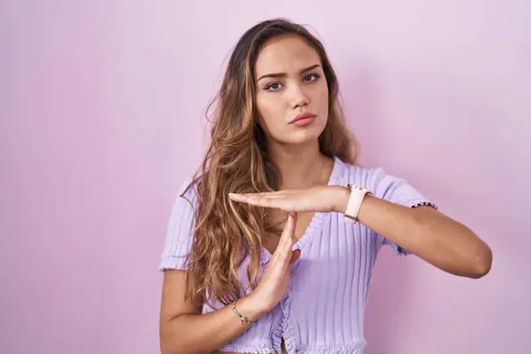 Young Hispanic Woman Standing Pink Background Doing Time Out Gesture — Stock Photo, Image