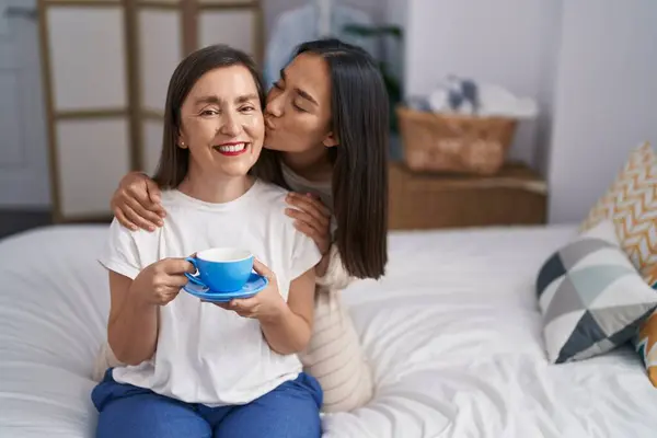 Two Women Mother Daughter Hugging Each Other Drinking Coffee Bedroom — Φωτογραφία Αρχείου