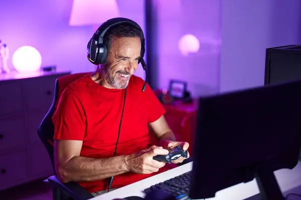Middle Age Man Streamer Playing Video Game Using Joystick Gaming — Foto Stock