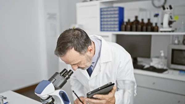 Concentrated Middle Age Man Grey Haired Scientist Engrossed Medical Research — Stock Photo, Image