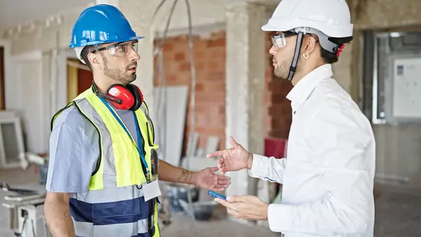 Two Men Builder Architect Standing Together Speaking Construction Site — Stock Photo, Image