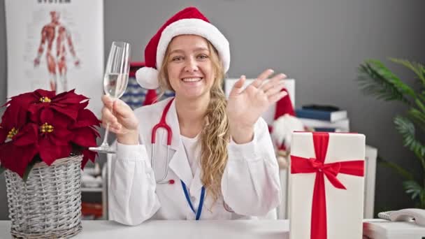 Young Blonde Woman Doctor Celebrating Christmas Toasting Champagne Clinic — Stock Video