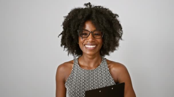 Afrikansk Amerikansk Kvinna Verklig Statlig Agent Med Nycklar Till Nya — Stockvideo