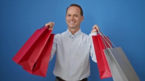 Gioioso Uomo Mezza Età Shopper Nella Sua Felicità Ostentando Stile — Video Stock