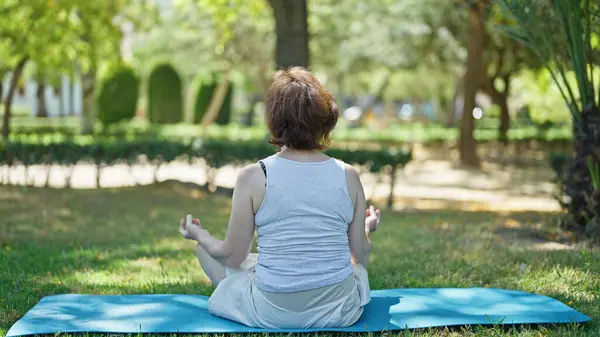 Middle Age Woman Training Yoga Sitting Floor Park — Stock Photo, Image