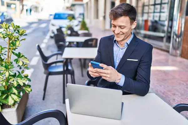 Young Man Business Worker Using Laptop Smartphone Coffee Shop Terrace — Fotografia de Stock