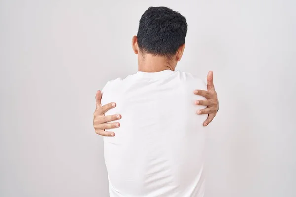 Handsome Hispanic Man Standing White Background Hugging Oneself Happy Positive — Stock Photo, Image