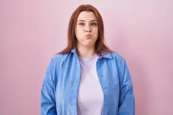 Young Hispanic Woman Red Hair Standing Pink Background Puffing Cheeks — Stock Photo, Image