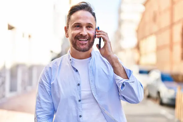 Young Caucasian Man Smiling Confident Talking Smartphone Street — Stock Photo, Image