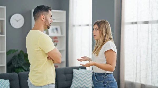 Man Woman Couple Standing Together Arguing Home — Stock Photo, Image
