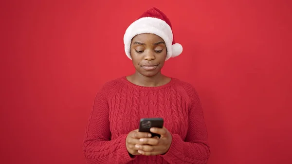 Afrikaans Amerikaanse Vrouw Het Dragen Van Kerst Hoed Met Behulp — Stockfoto