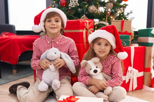 Brother Sister Holding Teddy Bear Sitting Floor Christmas Tree Home — Stock Photo, Image