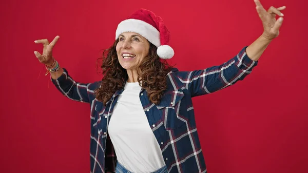 Μεσαιωνική Ισπανίδα Γυναίκα Χαμογελά Αυτοπεποίθηση Φορώντας Χριστουγεννιάτικο Καπέλο Χορεύοντας Πάνω — Φωτογραφία Αρχείου