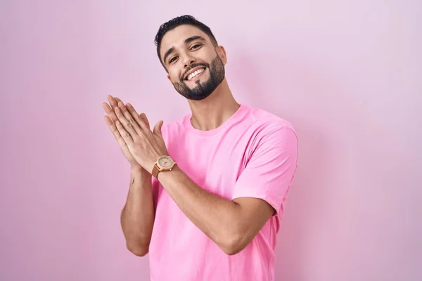 Hispanic Young Man Standing Pink Background Clapping Applauding Happy Joyful — Stock Photo, Image