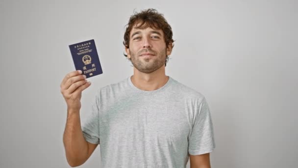 Молодой Человек Лопнувший Радости Держит Свой Паспорт Гонконге Источая Уверенность — стоковое видео