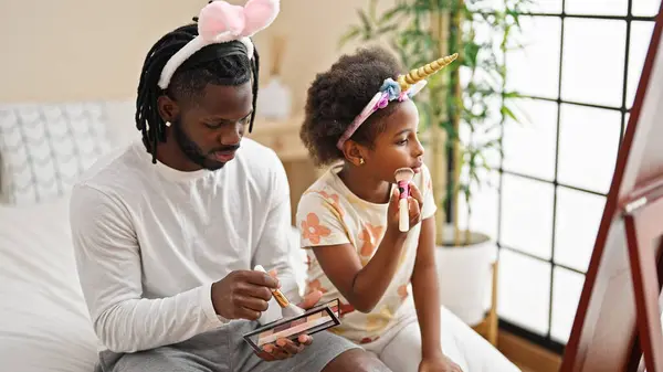 African American Father Daughter Wearing Funny Diadem Applying Makeup Looking — Stock Photo, Image
