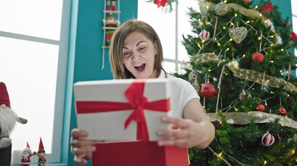Middle Age Hispanic Woman Unpacking Gift Surprised Face Home — Stock Photo, Image