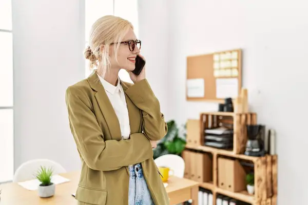 Young Blonde Woman Business Worker Talking Smartphone Working Office — 图库照片